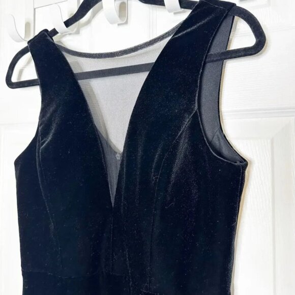 NIGHTWAY Size 8 Long Black Velvet Mesh Panel Deep V-Neck Dress With Side Slit - Picture 2 of 5